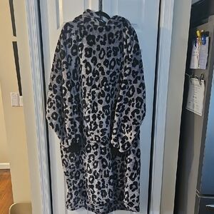 Leopard Print Hooded Women's Blanket